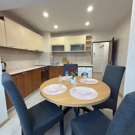 Diamond - Next To Grand Mall וארנה